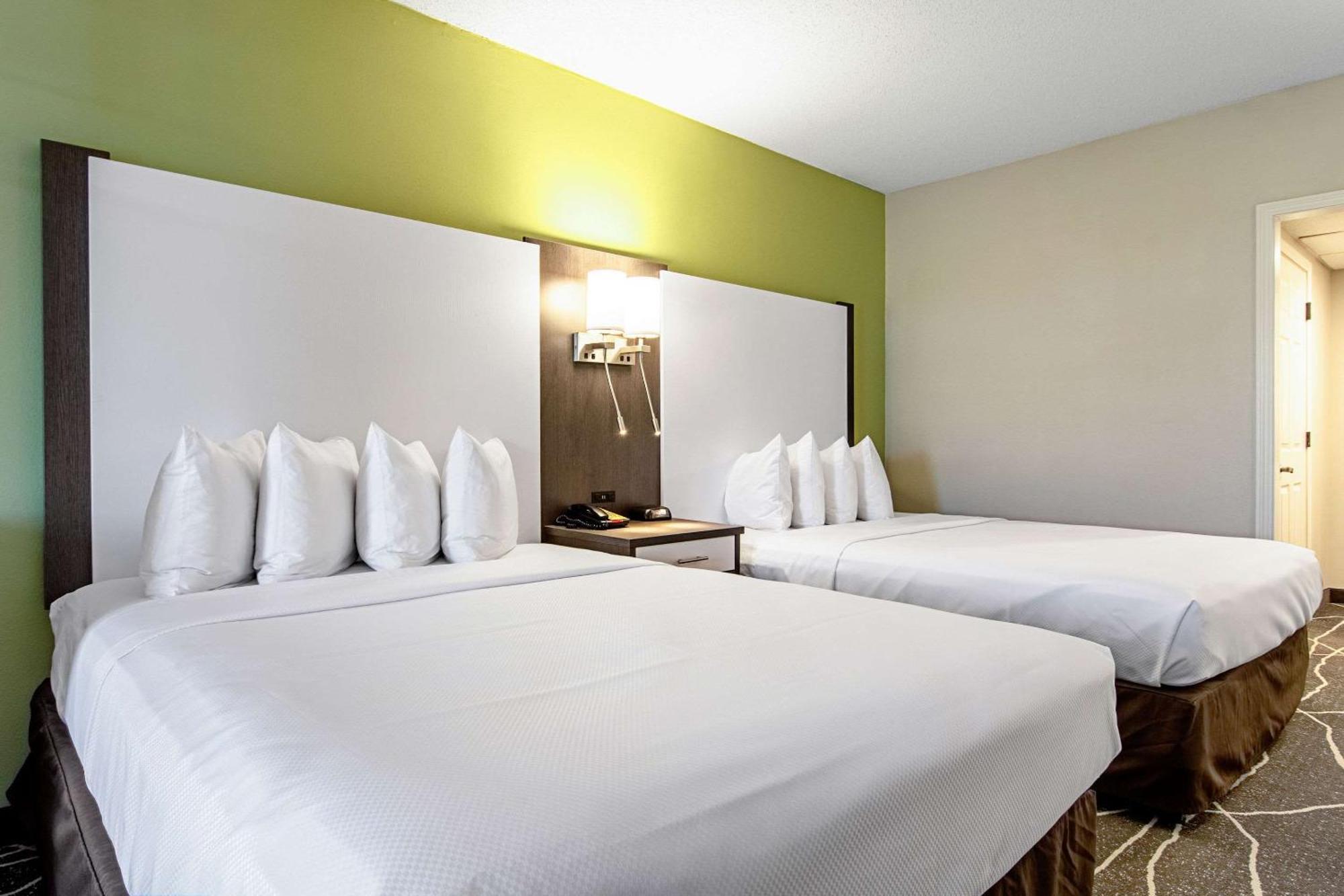Queen Room with Two Queen Beds - Non-Smoking,1708036572:JPEG