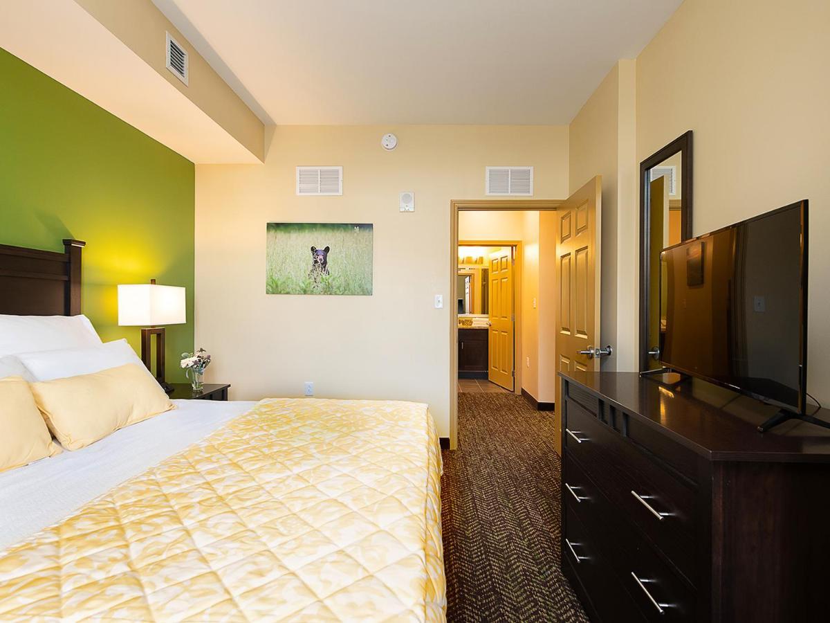 Two-Bedroom Suite,1498679263:JPEG