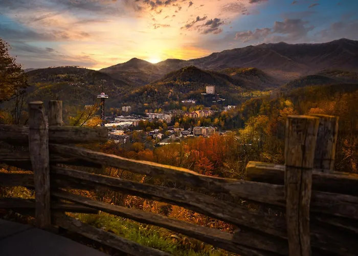 Hotel near College: Mountain Lake Lodge, Hot Tub, Theater Room, 560 Free Tickets Each Paid Day!!!